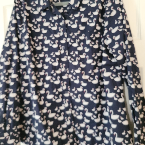 Banana Republic Womens Size XL Blue Swan Print Long Sleeve Button Up Shirt - Picture 3 of 6